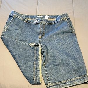 Liz and Co Jean Shorts. Knee Length
